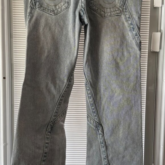 Like New True Religion Size 28 Joey LOW RISE FLARE.  INSEAM 29 - Picture 4 of 6